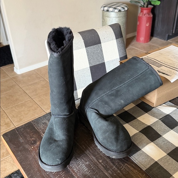 UGG Black Suede Boots with Patterned Soles - Picture 5 of 5